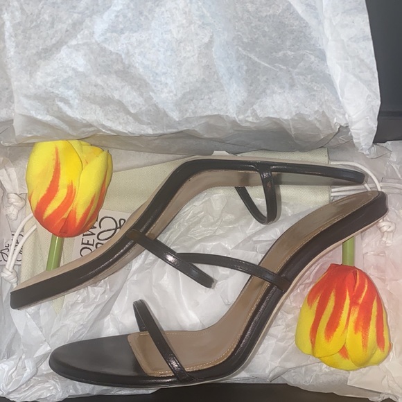 Loewe Tulip Leather Sandals - Picture 5 of 11